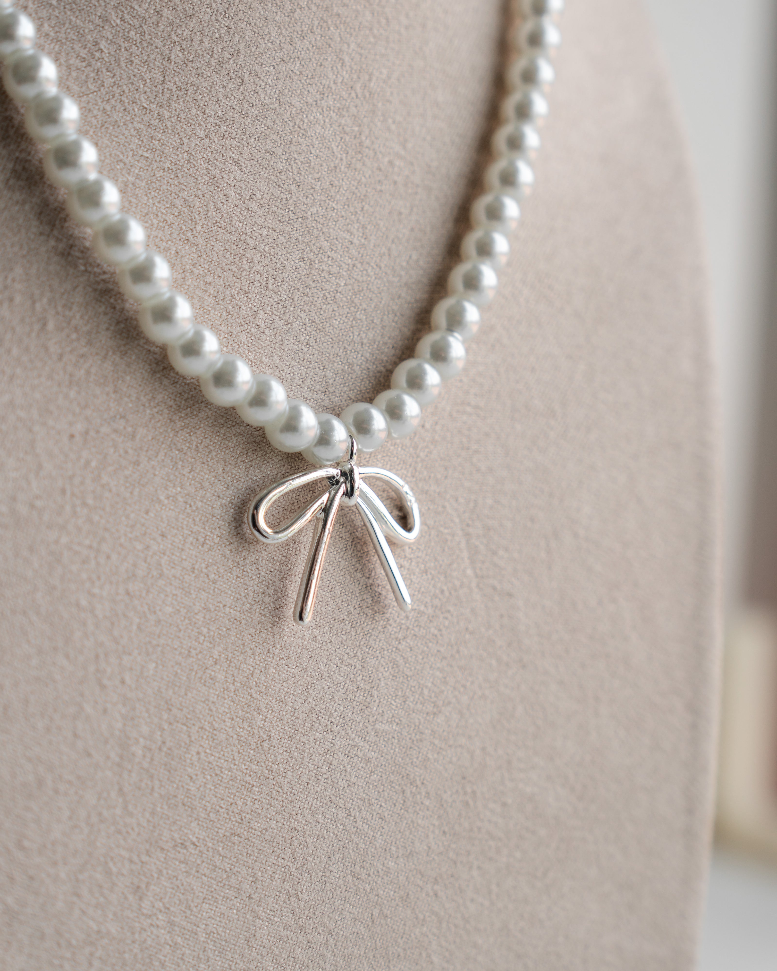 Ribbon Radiance Pearl Necklace