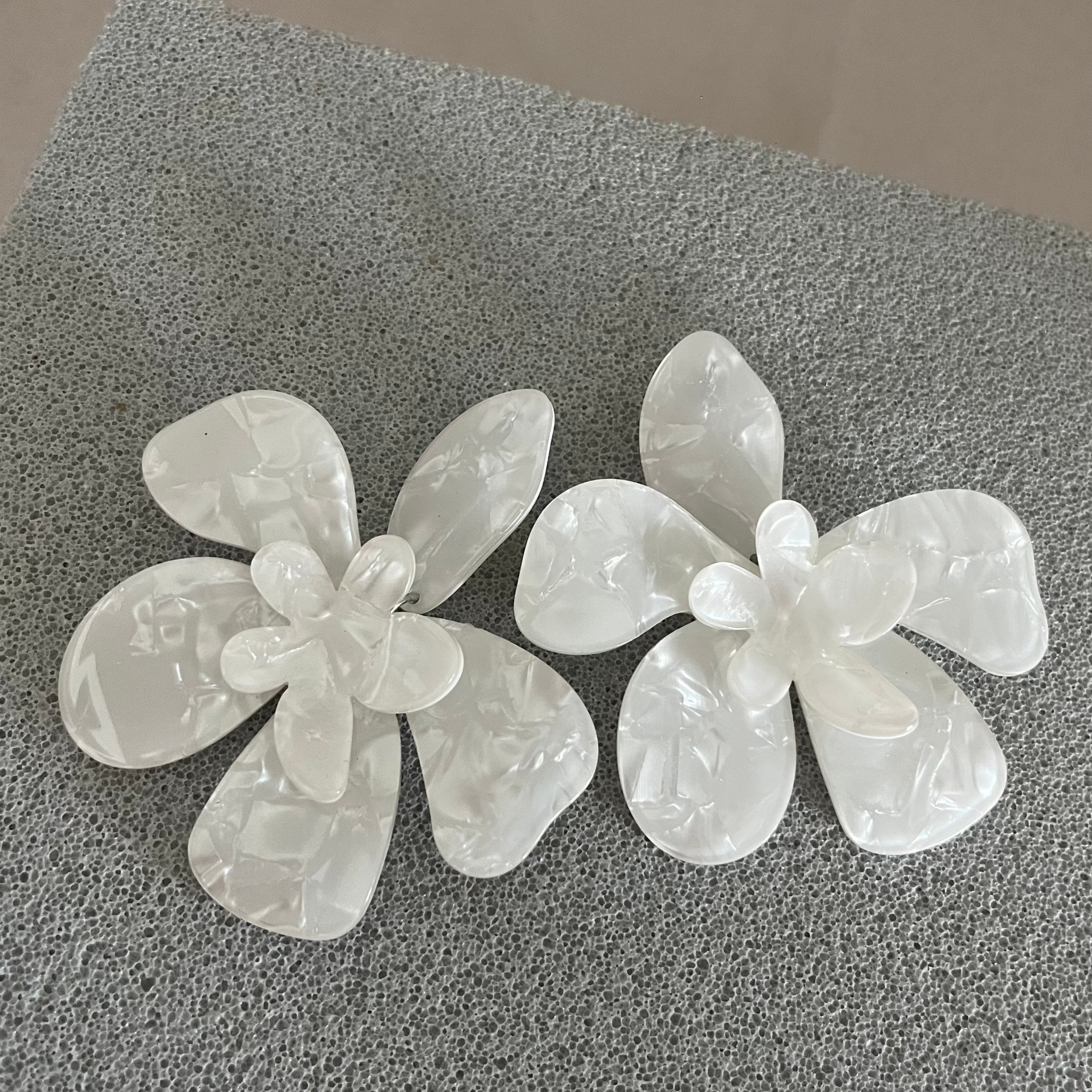 Shell Blossom Big Stud
