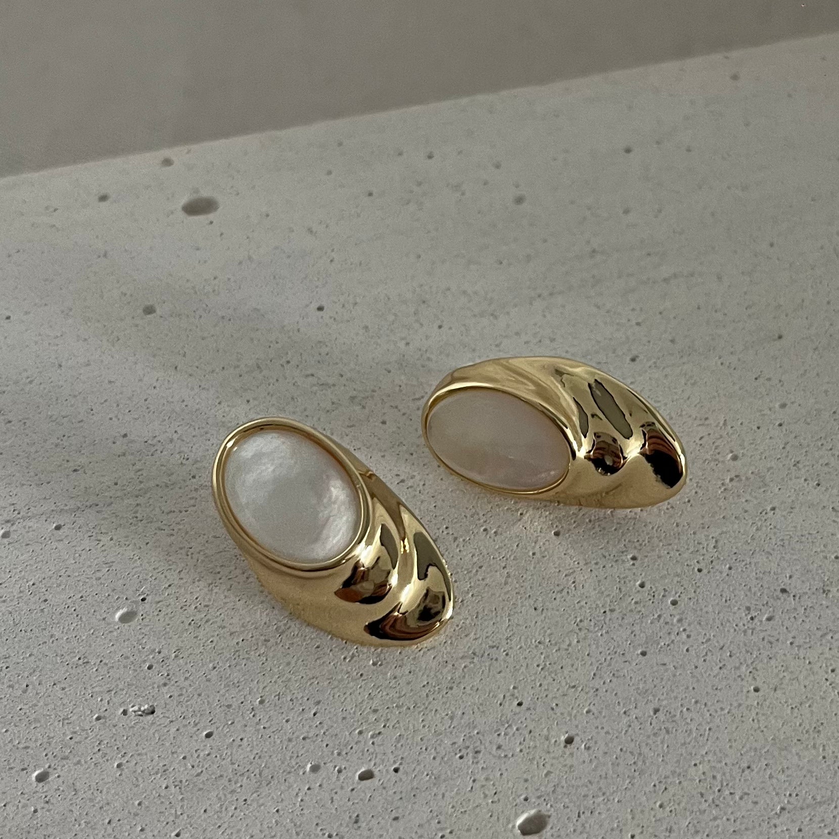 Aurea Oval Stud