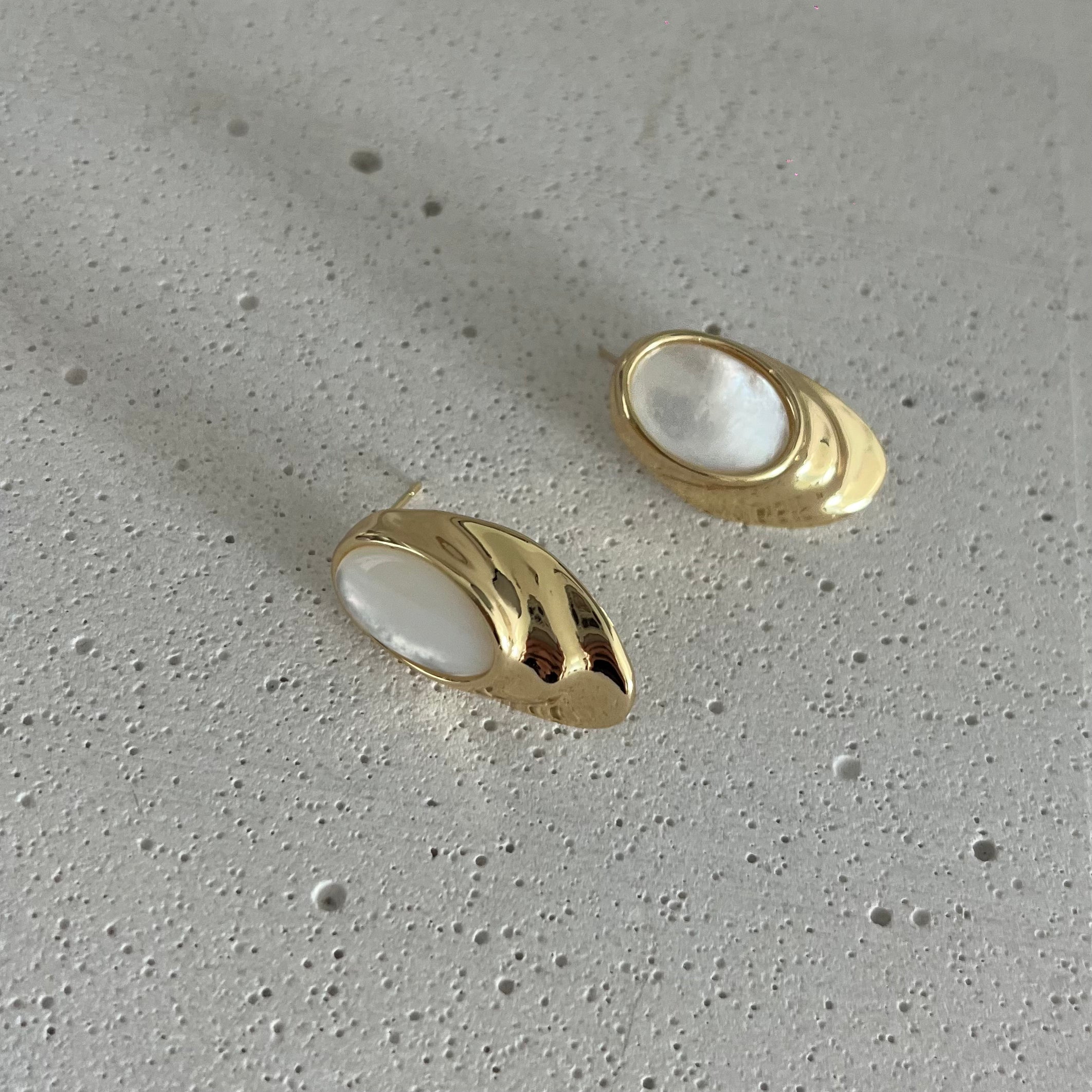 Aurea Oval Stud