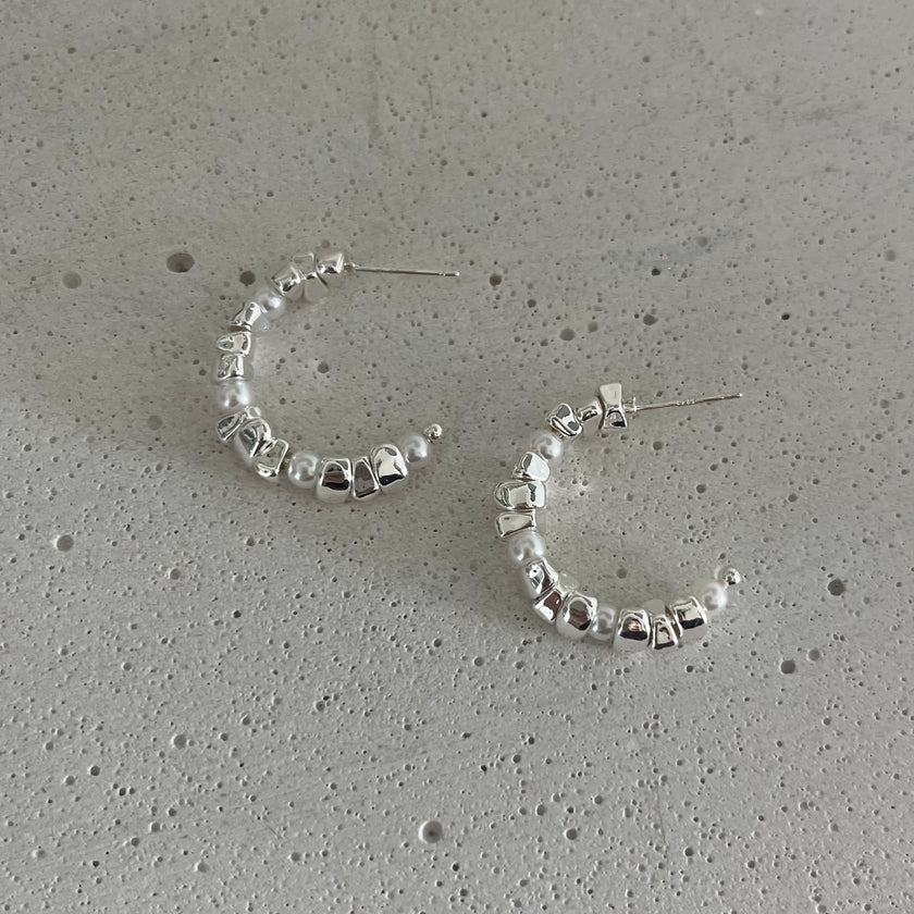 Zoe's Gleam C Earrings