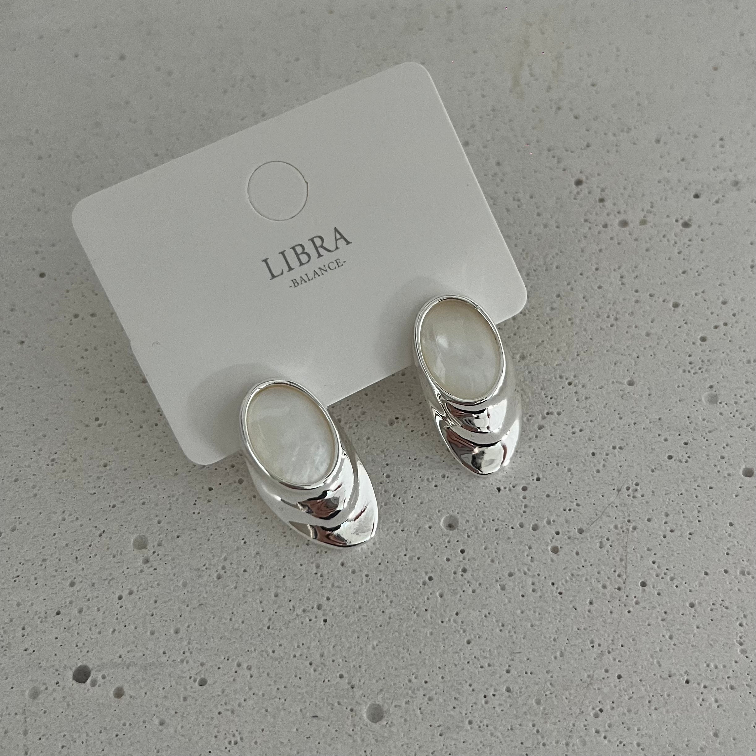 Aurea Oval Stud