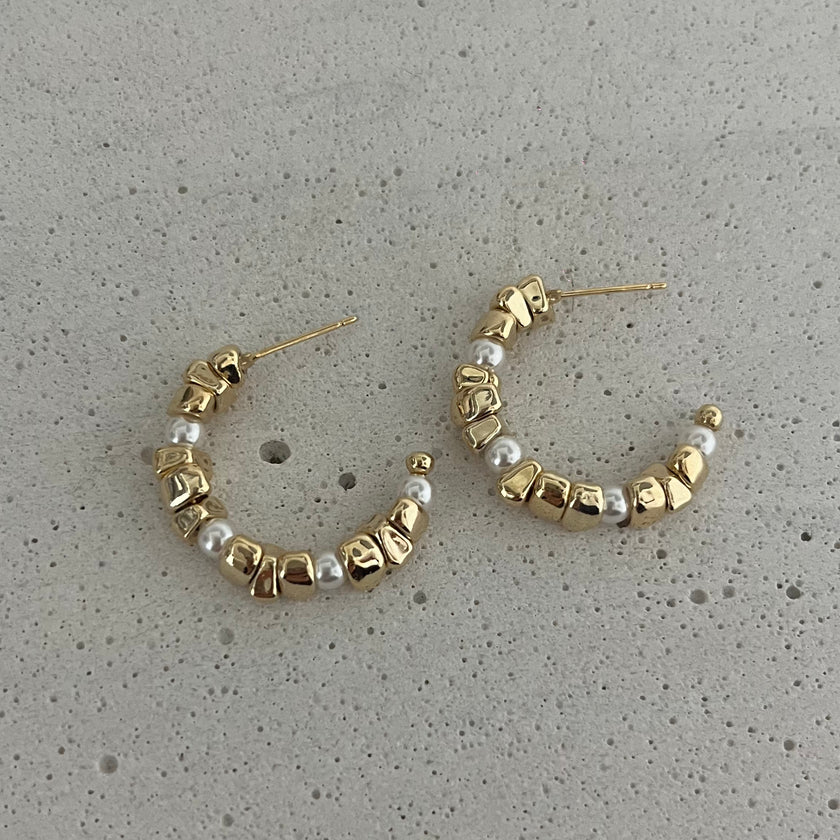 Zoe's Gleam C Earrings