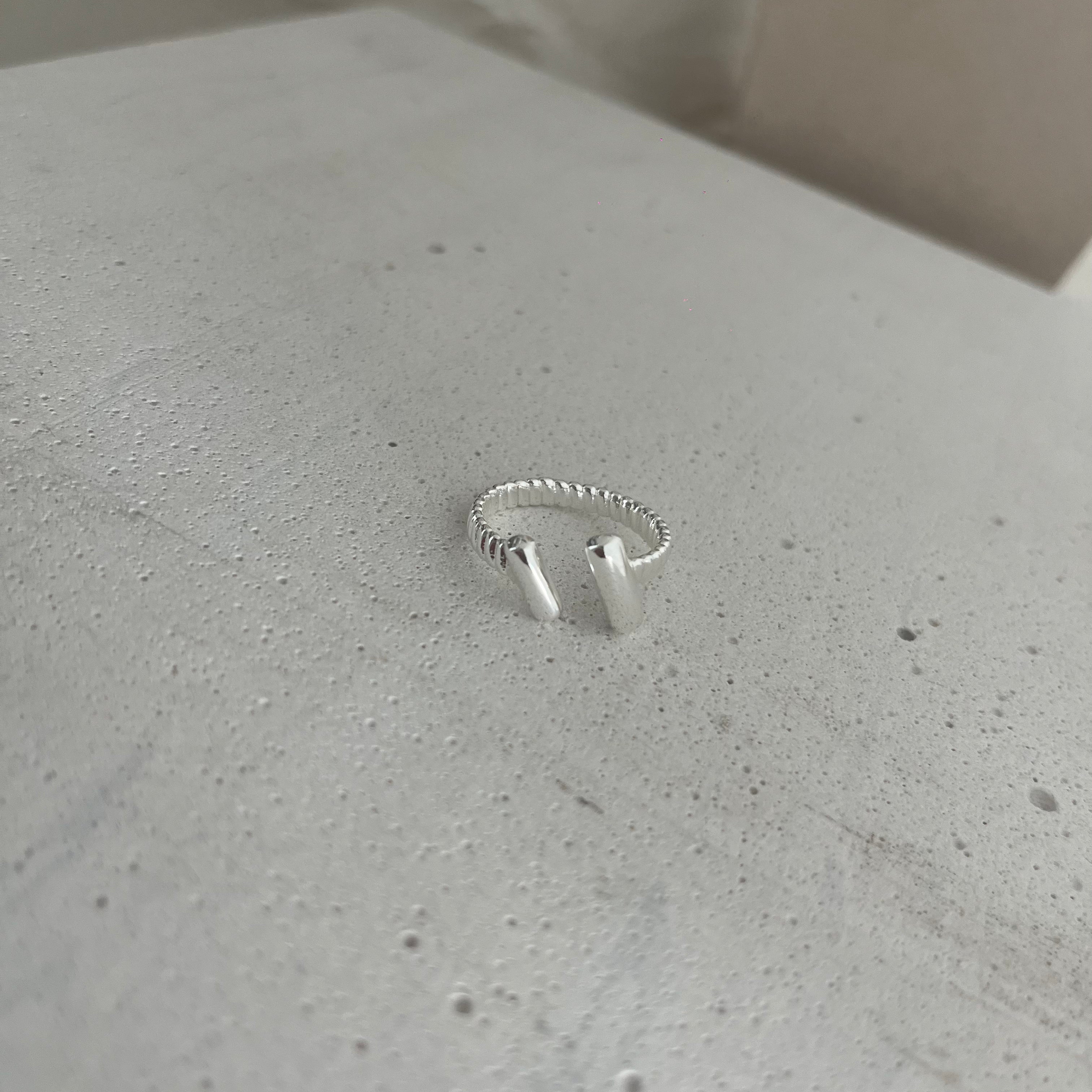 Linea Ring