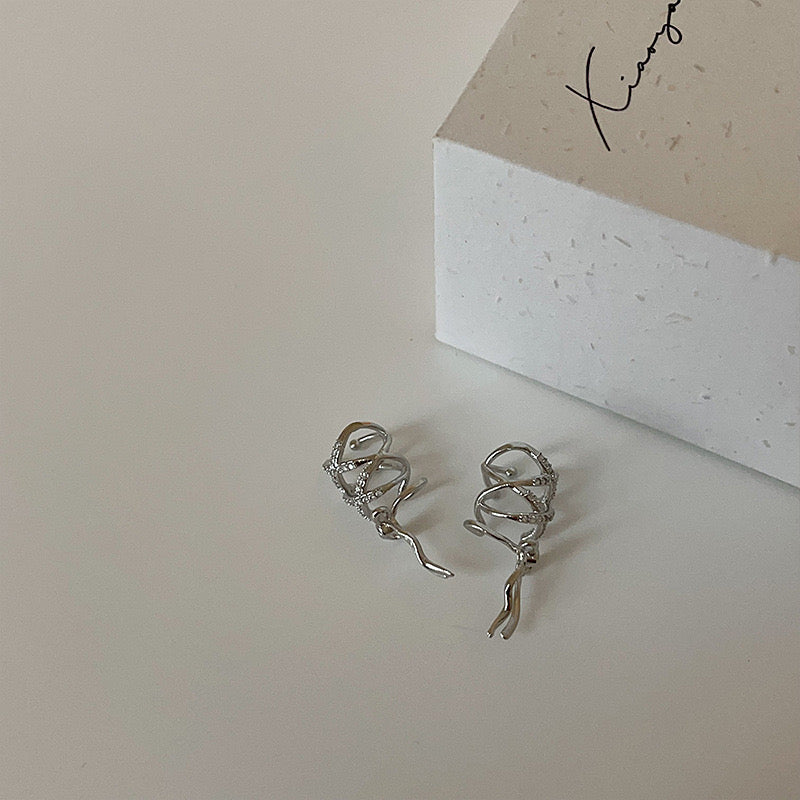 Ribbon Swirl Ear Cuff