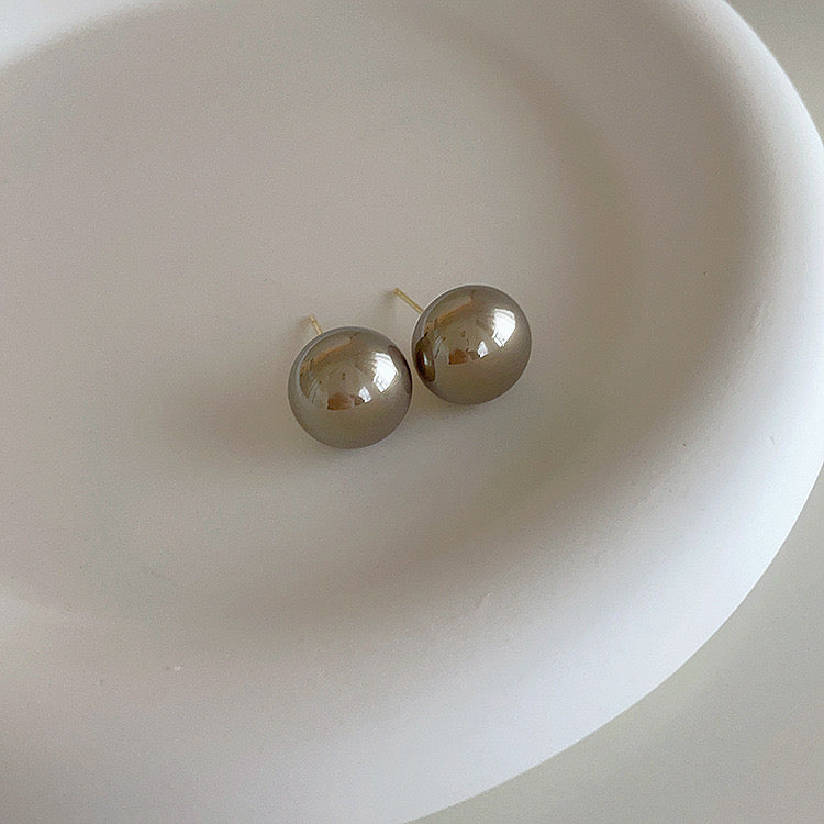 Pearl Glow Studs