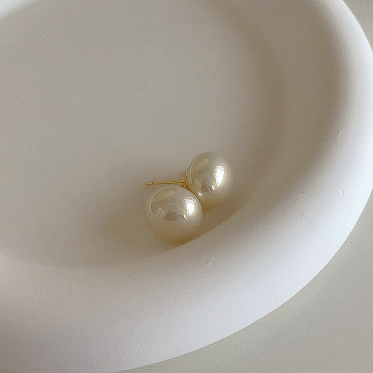 Pearl Glow Studs