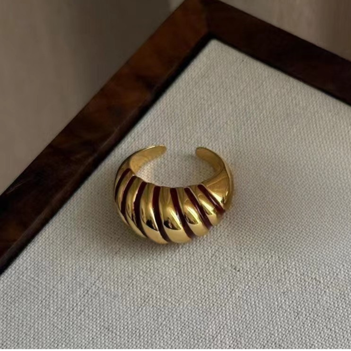 Ridge Dome Ring